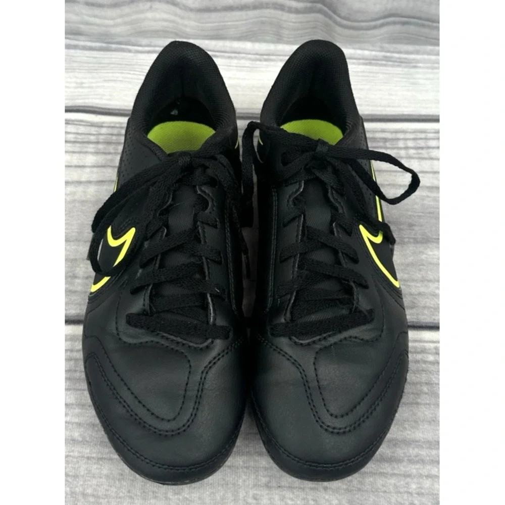 NIKE JUNIOR‎ TIEMPO LEGEND 9 CLUB FG SOCCER CLEATS  Youth Size 4  BLACK / VOLT